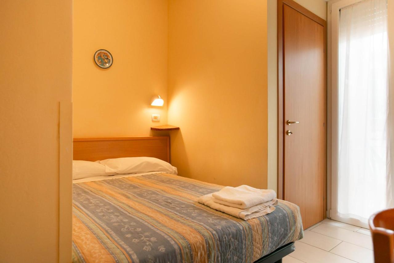 Hotel Valparaiso Rimini Exterior photo
